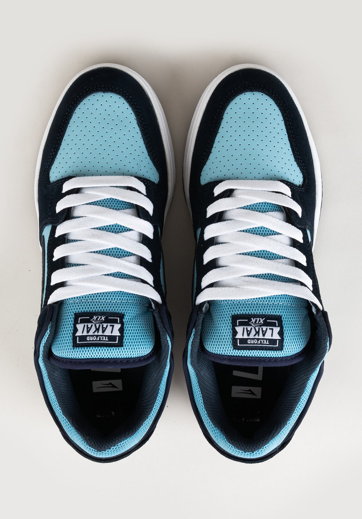 Telford Low navy Closeup2