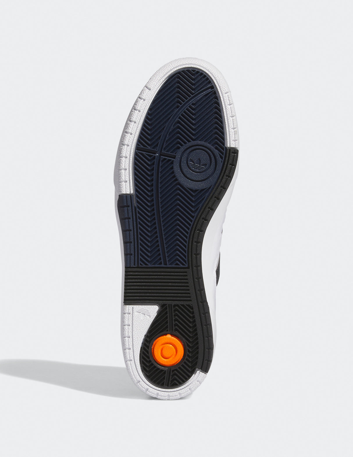 Tyshawn 2 white-coreblack-collegiatenavy Closeup1