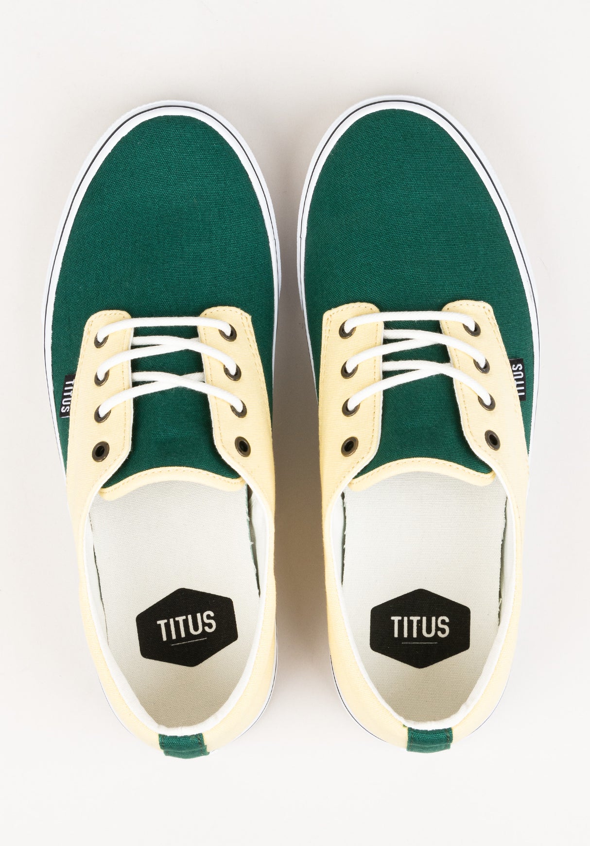 Clubman vanilla-darkgreen-white Close-Up2