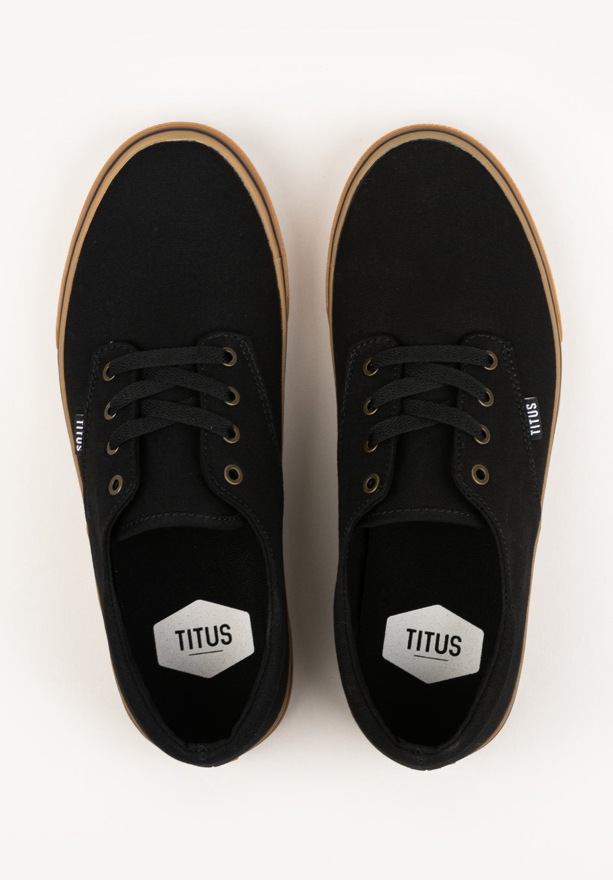 Clubman black-gum Close-Up2