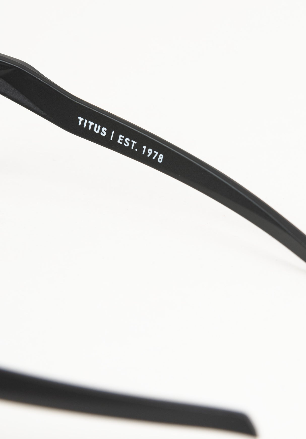 Vega matteblack-matteblack-rainbow Close-Up2