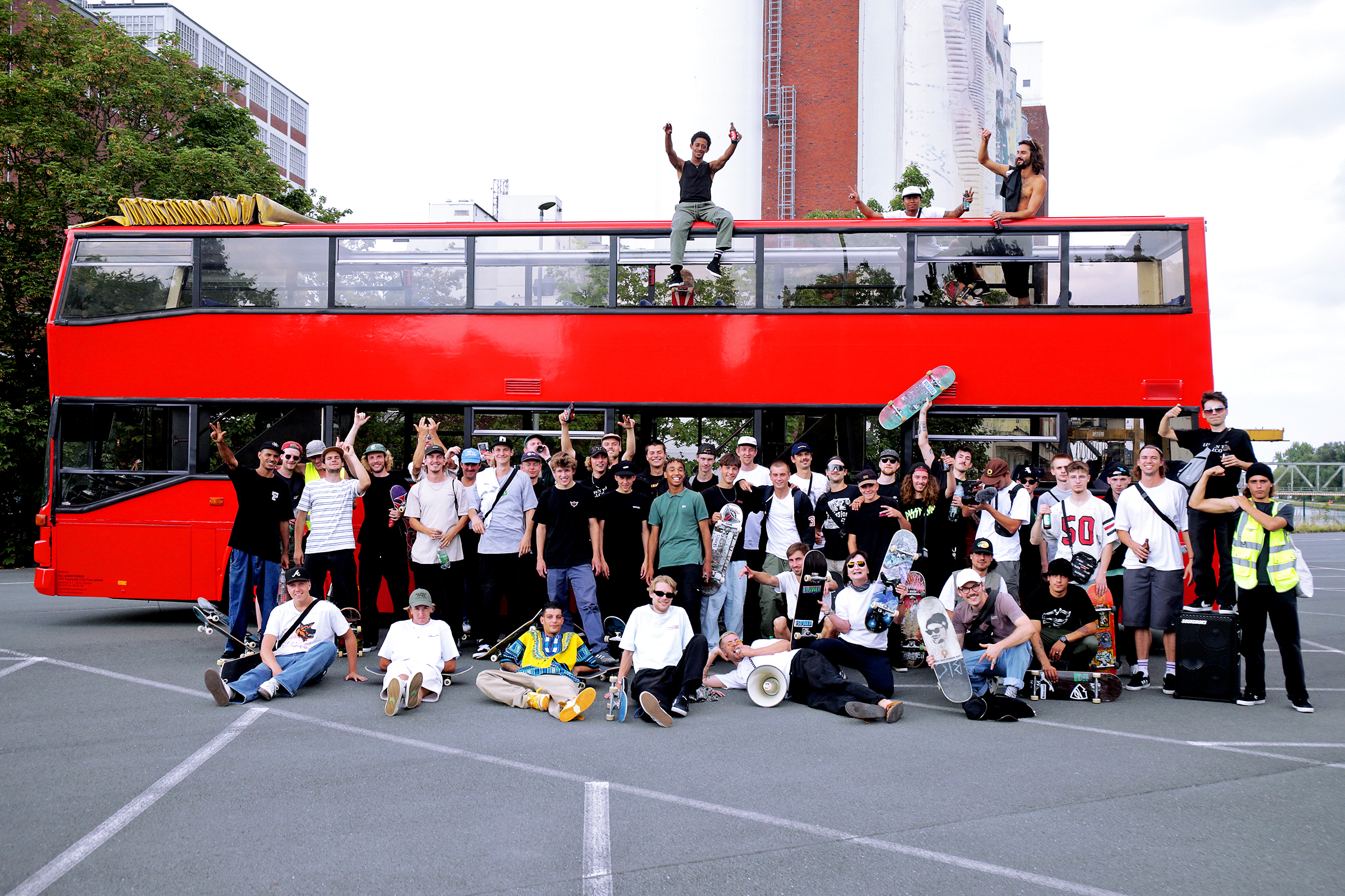 Crew_Bus_NEU.jpg