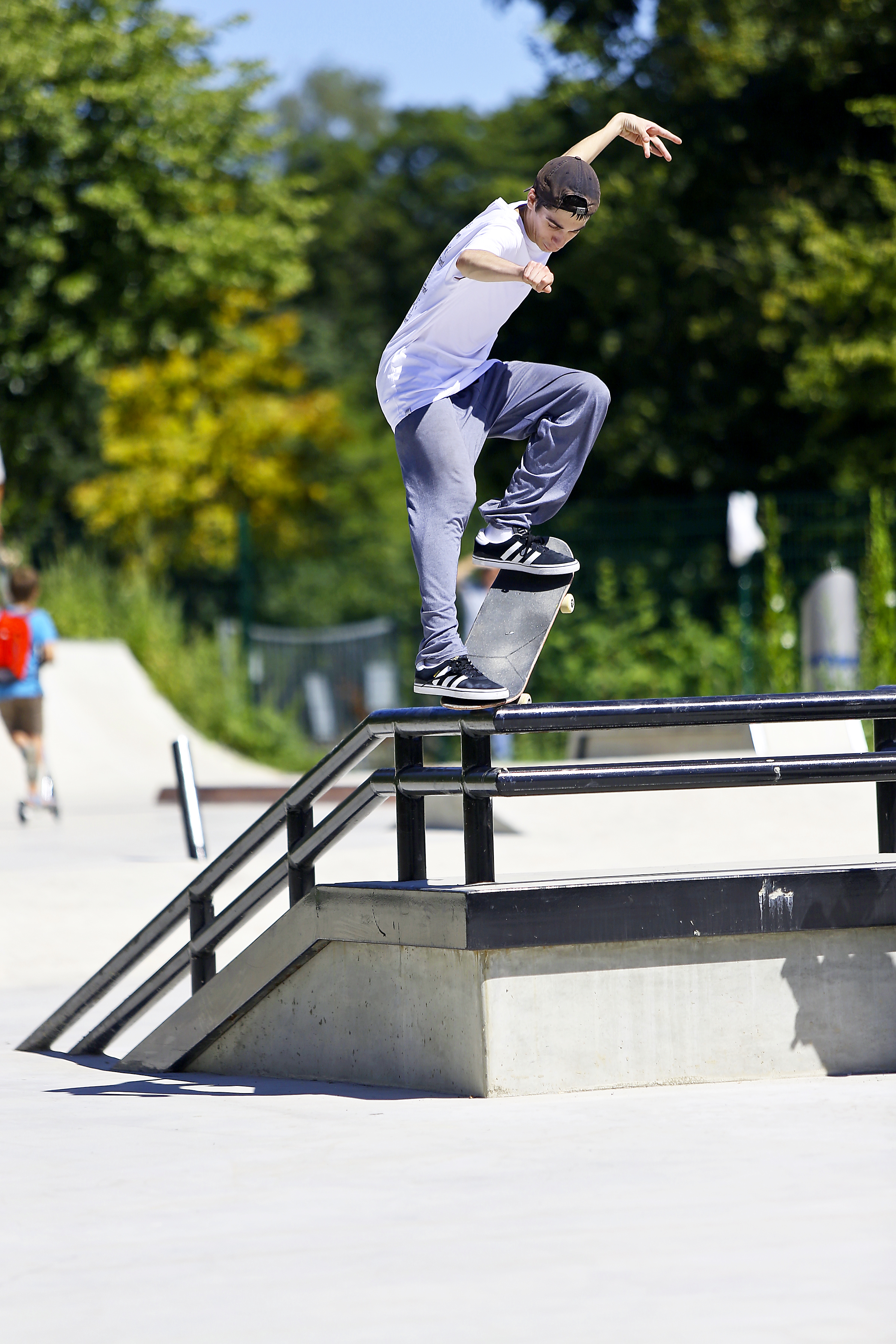 Dominic Wenzel mit einem Crooks Pop-Over im Skatepark Düsseldorf Eller