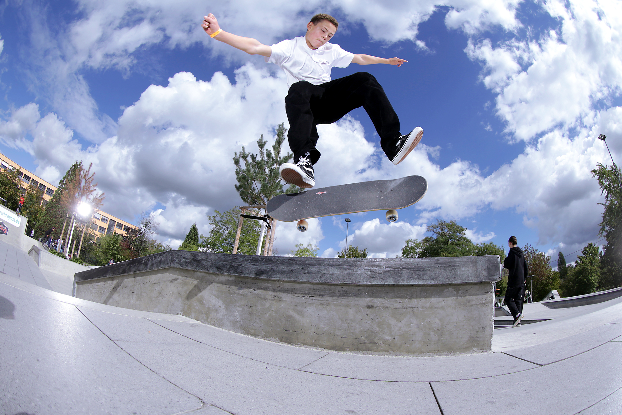 JuliusSchroeppe_Kickflip5-0Grind_Gentsch.jpg