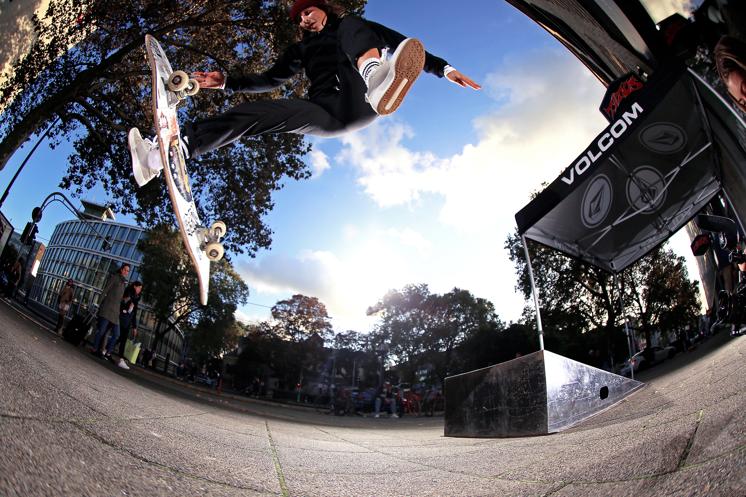 LeaSchaefer_360Flip01_adj__Gentsch.jpg