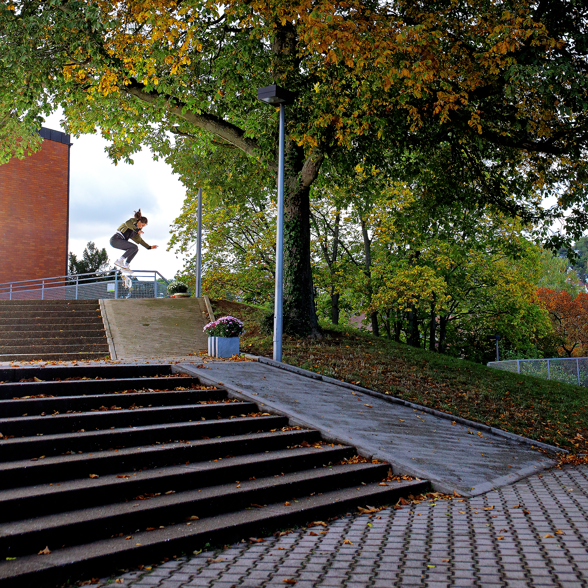 LeaSchaefer_Kickflip_Stuttgart_adj6x6__Gentsch_sml_.jpg