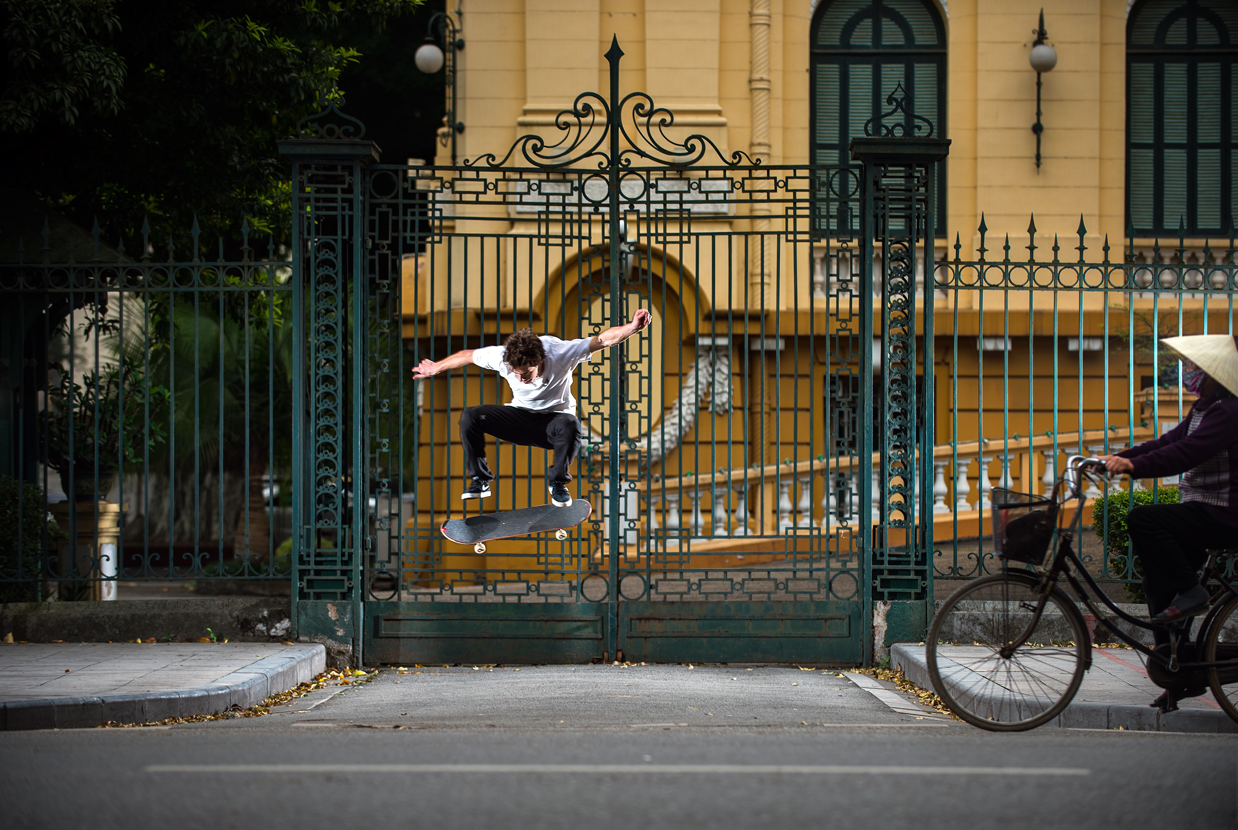 MarkusBlessing_Kickflip_Hanoi_DanielWagner_BLOG.jpg