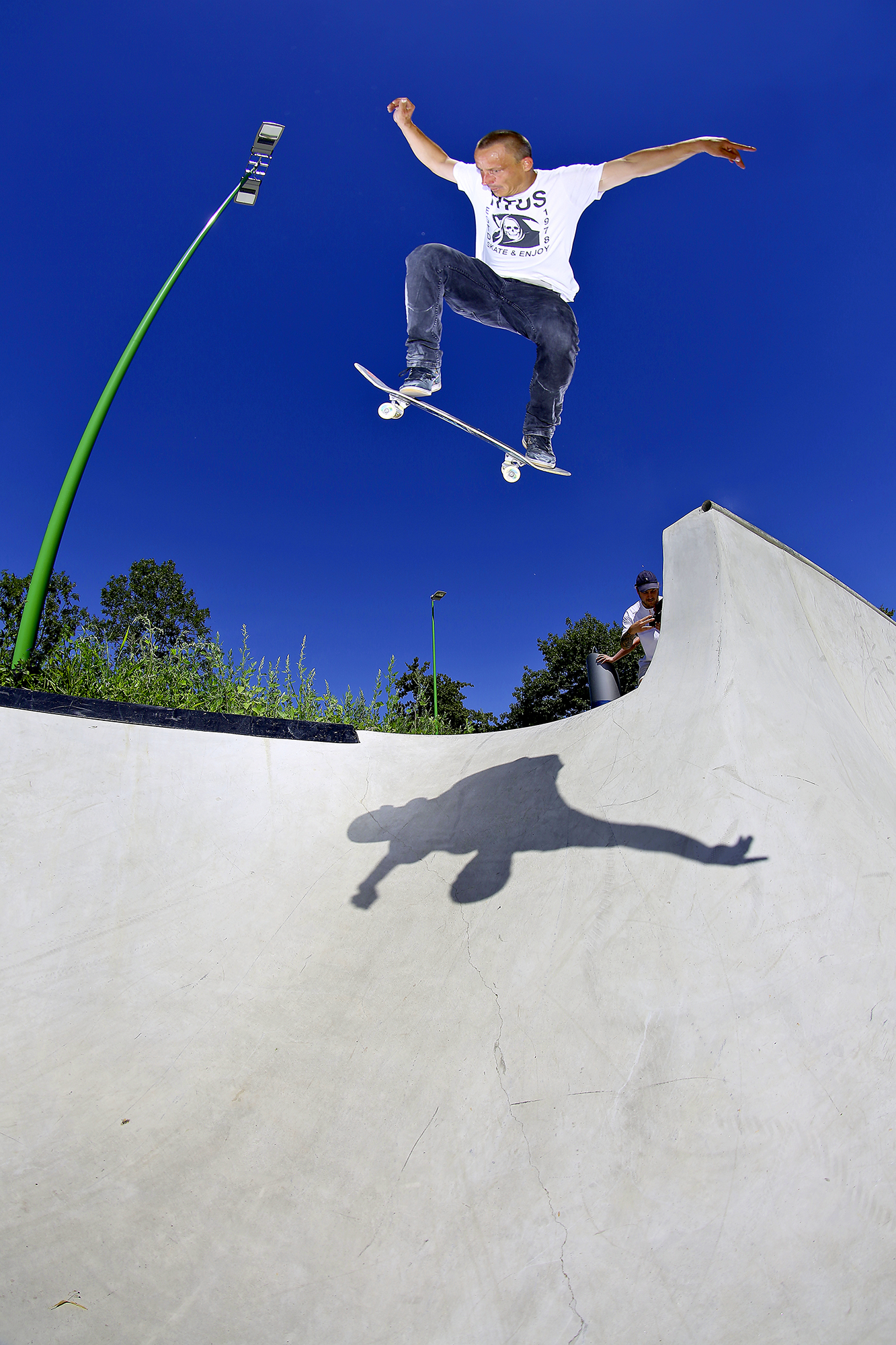 Thilo Nawrocki beim Bs Ollie im Skatepark Düsseldorf-Eller