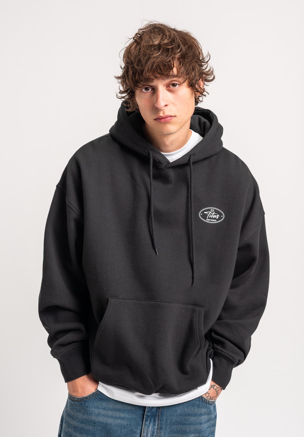 TITUS Mavi Hoodie black – Rückenansicht