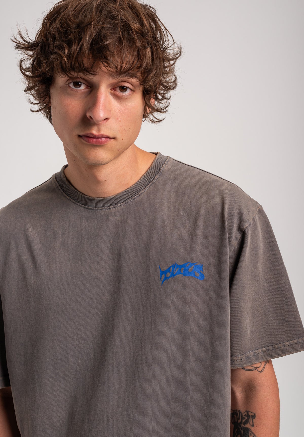 TITUS Zoya T-Shirt greybluefaded – Detailansicht 2