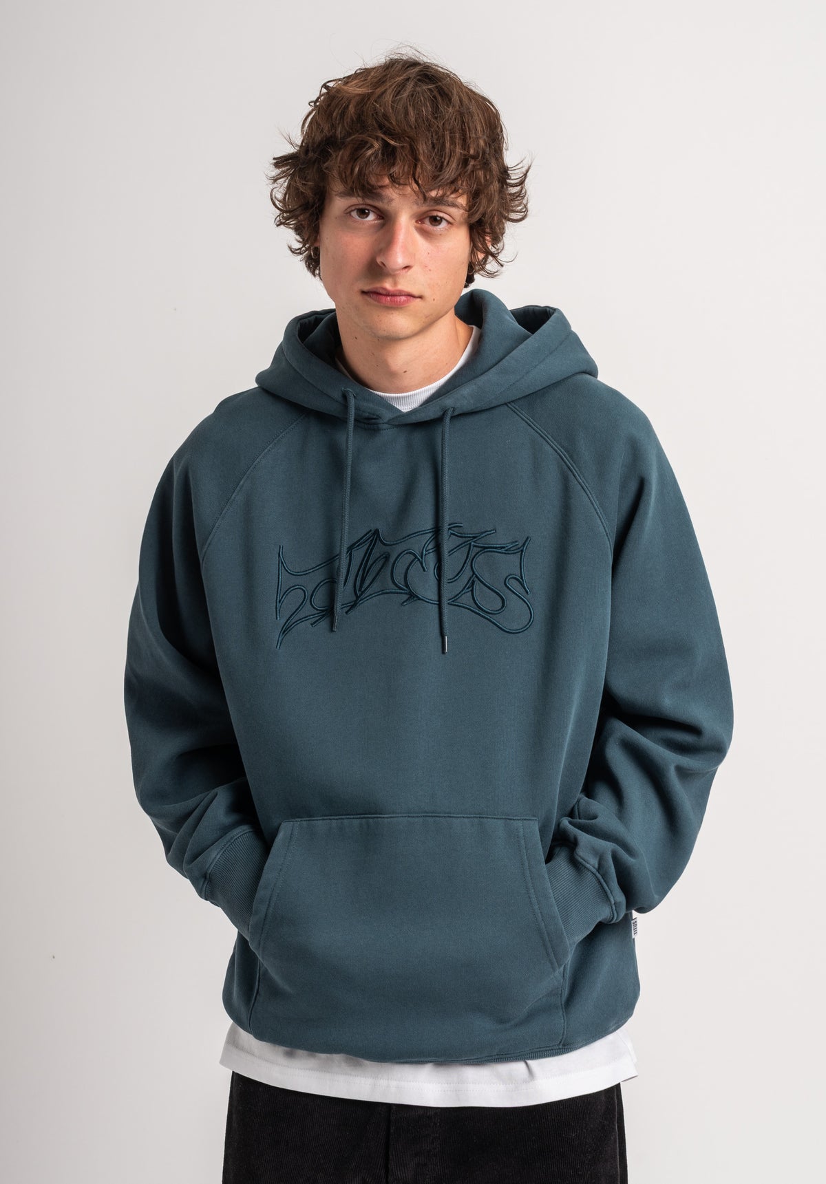TITUS Classic Typo Hoodie blackfaded – Rückenansicht