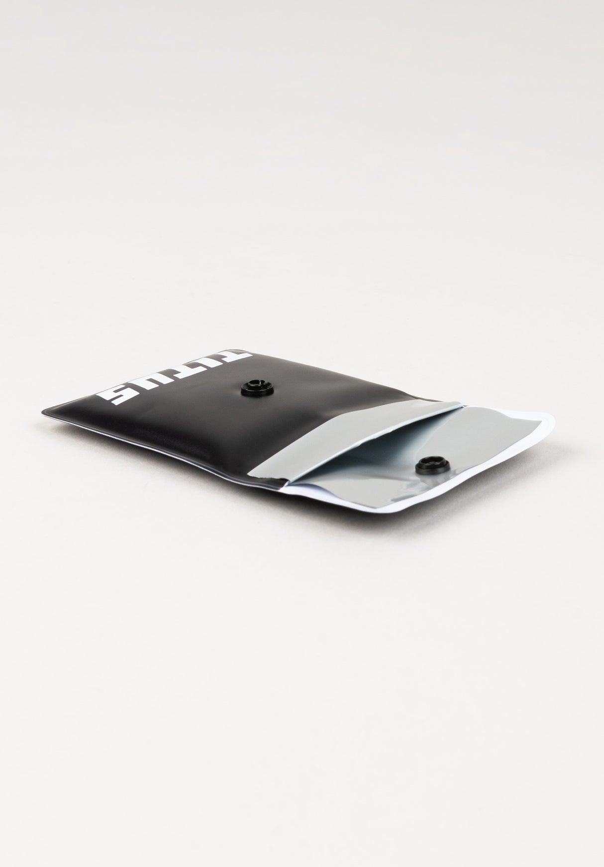 Pocket Ashtray black Closeup2