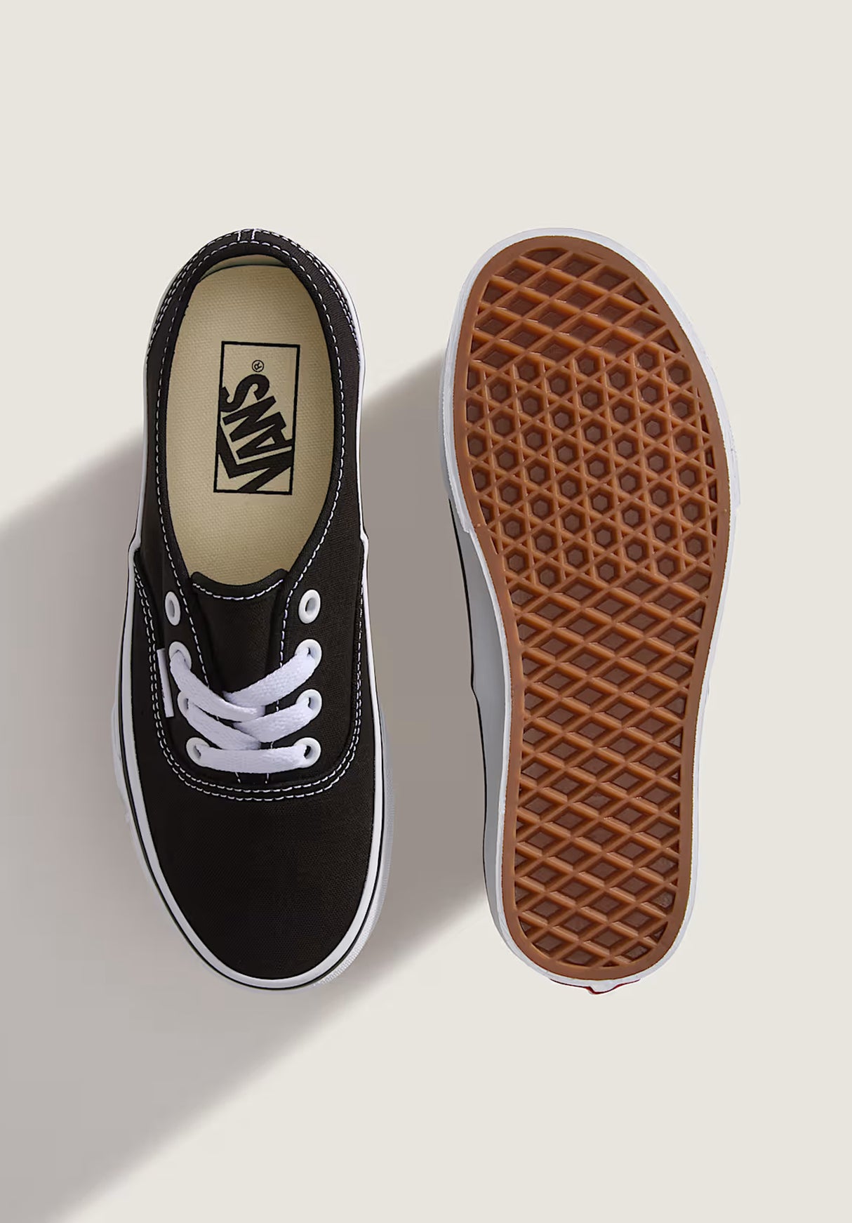 Authentic Kids black Closeup2