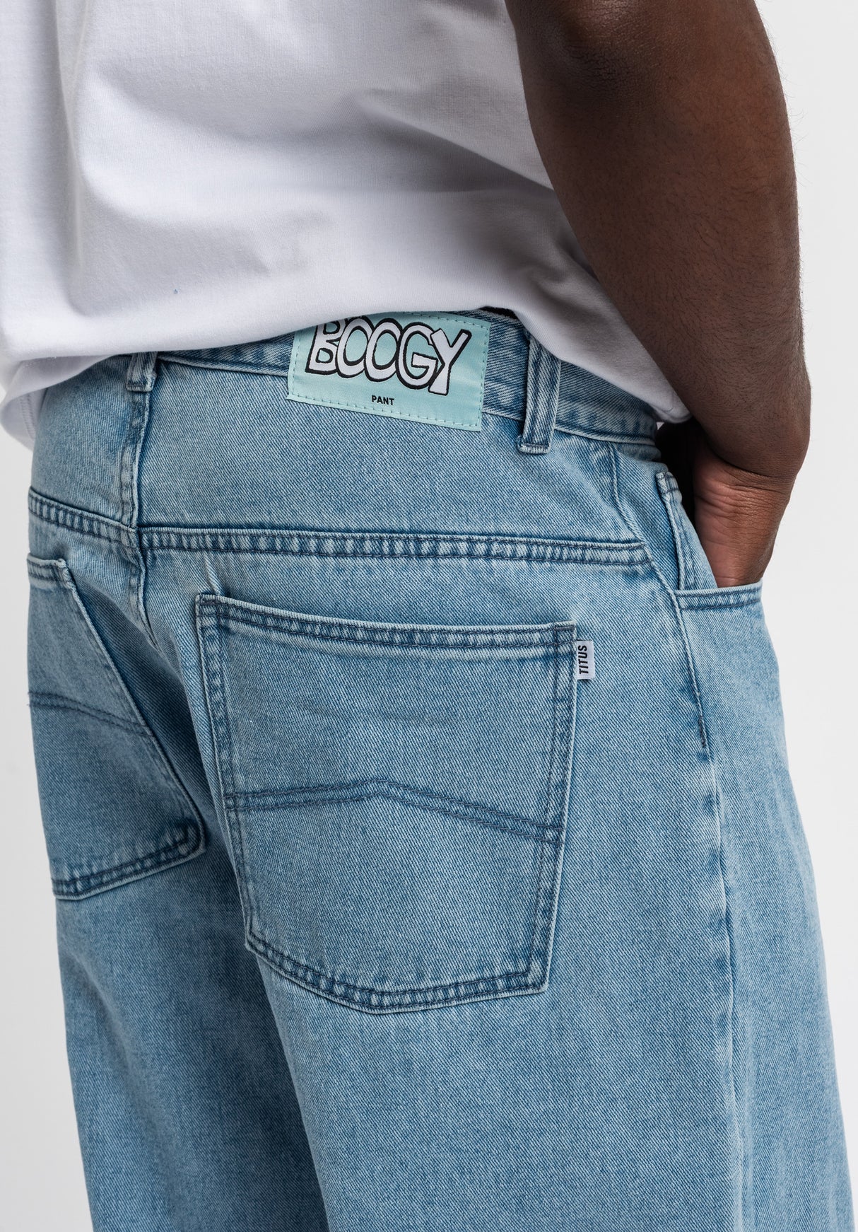 Boogy lightbluewashed Closeup2