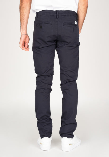 Flex Tapered Chino navy Closeup1