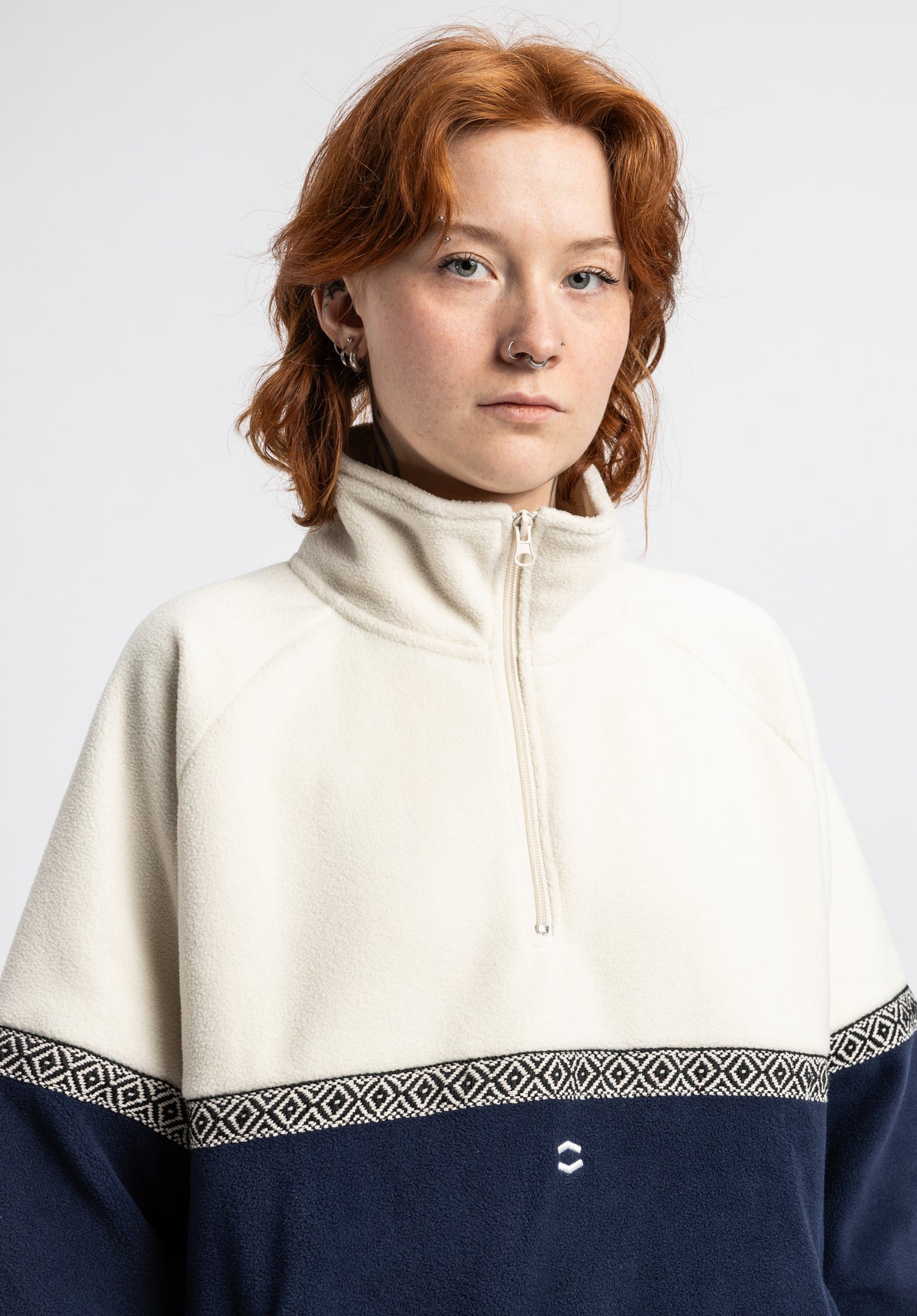 Jalma offwhite-navy Closeup1