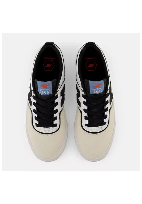 306 Jamie Foy white-black Closeup1