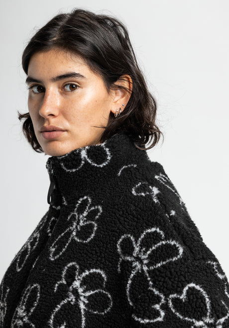 Nieva black-allover Closeup2