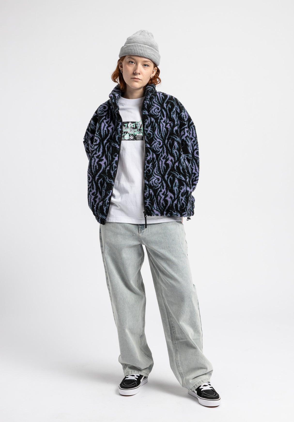 Nieva black-allover Closeup2