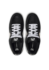 Dunk Low Pro black-white-black-gumlightbrown Closeup1