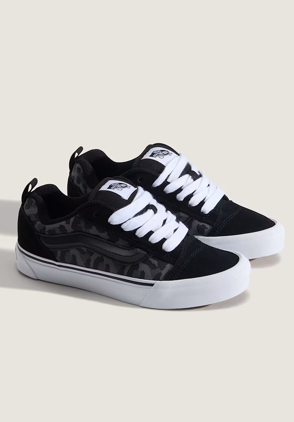 Knu Skool leopard-black Rueckenansicht