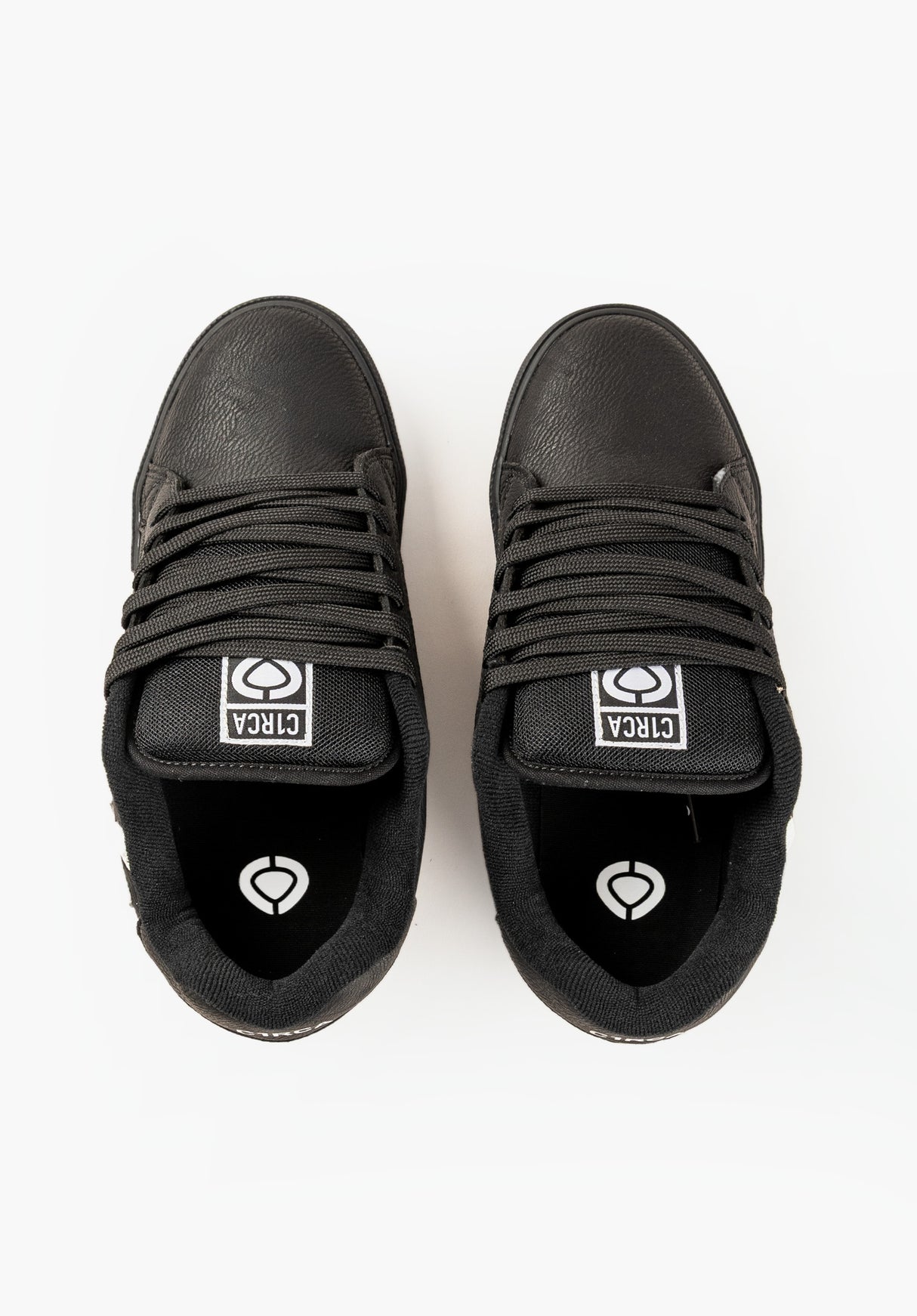 211 Vulc Bold black-white Closeup1