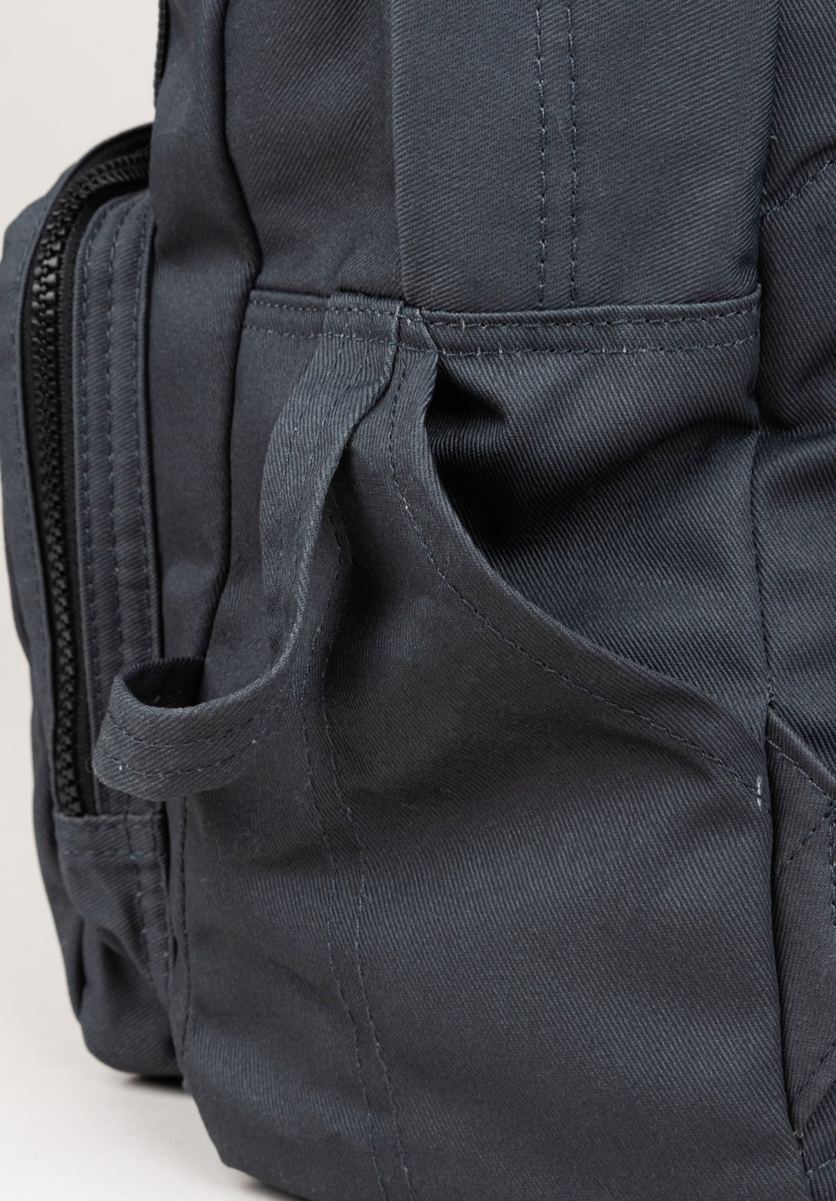 Lisbon charcoalgrey Closeup2