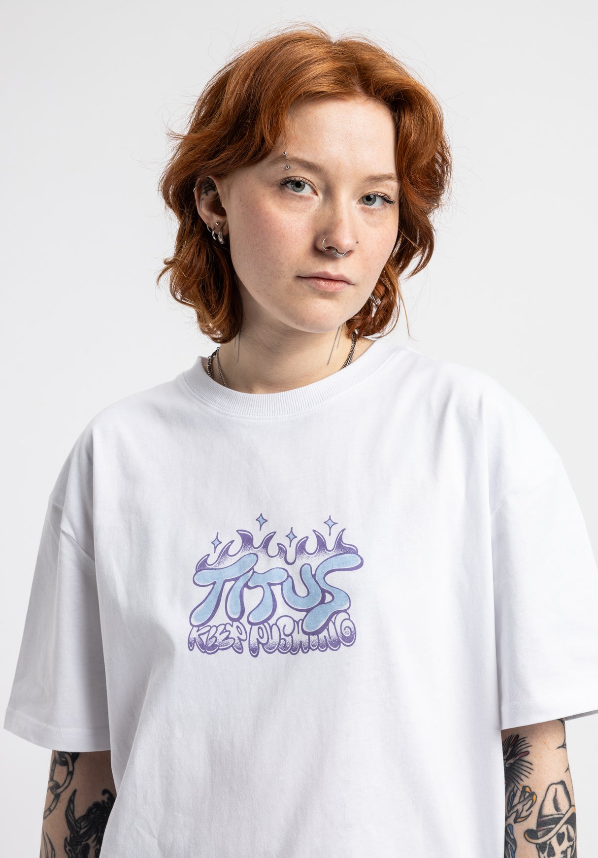 TITUS Flame white Closeup1