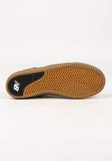 306 Jamie Foy black-gum-suede Closeup1