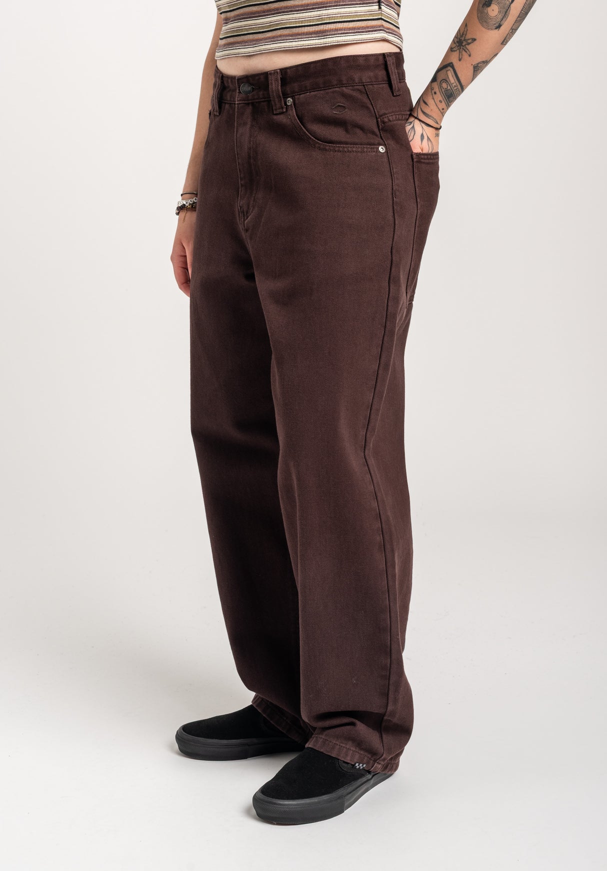 TITUS Alby-Baggy Jeans darkbrownwashed – Rückenansicht