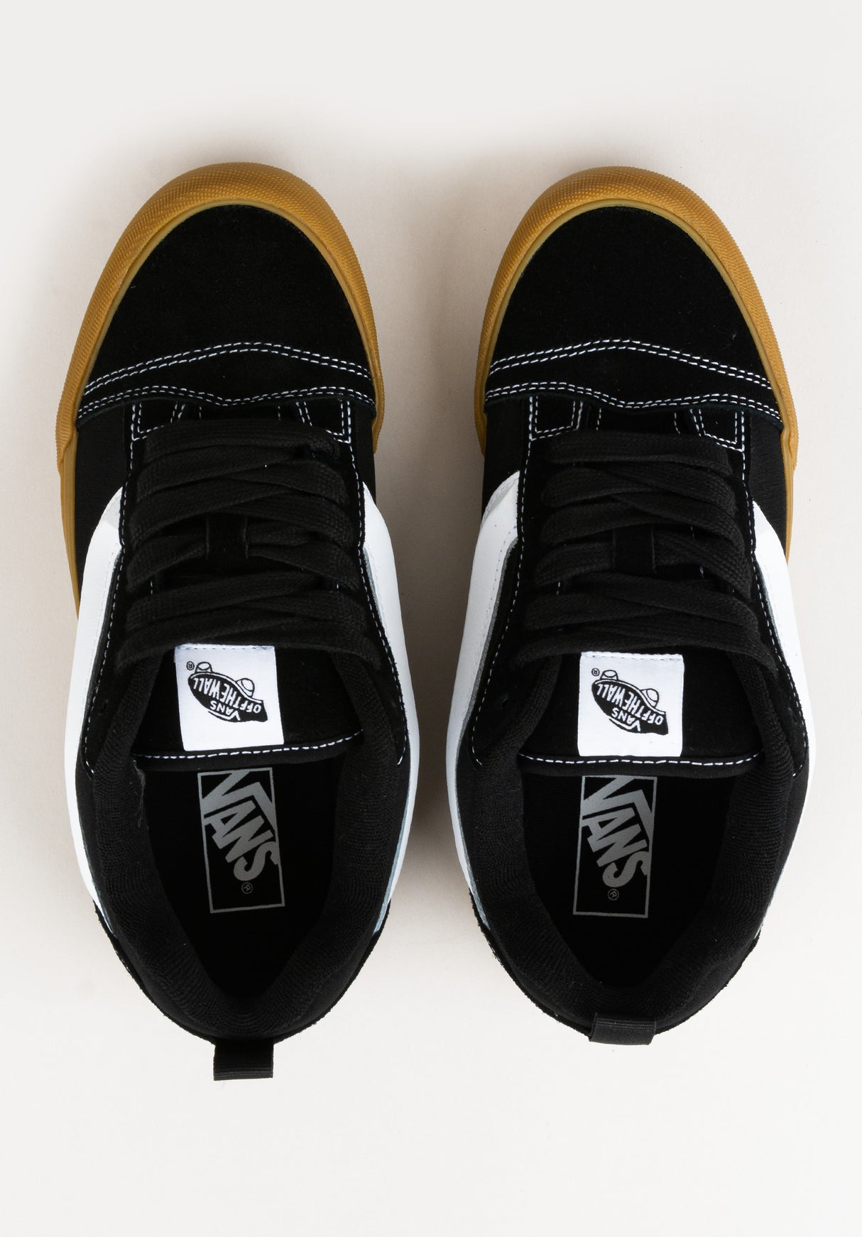 Knu Skool black-gum Closeup2