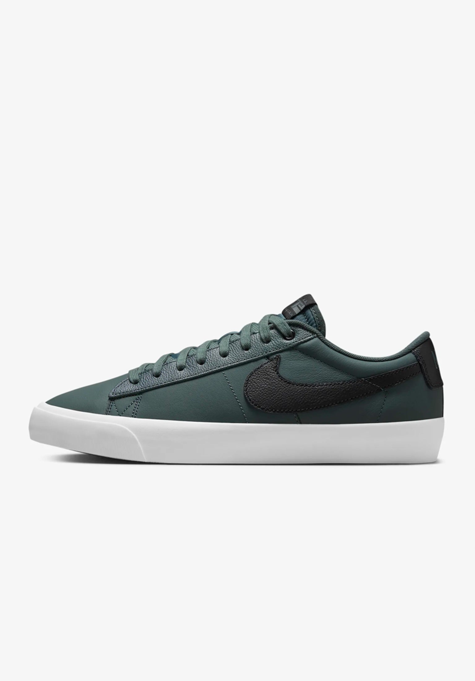 Blazer Low Pro GT Nike SB Schuhe Jungs in vintagegreen black vintagegreen fur c TITUS