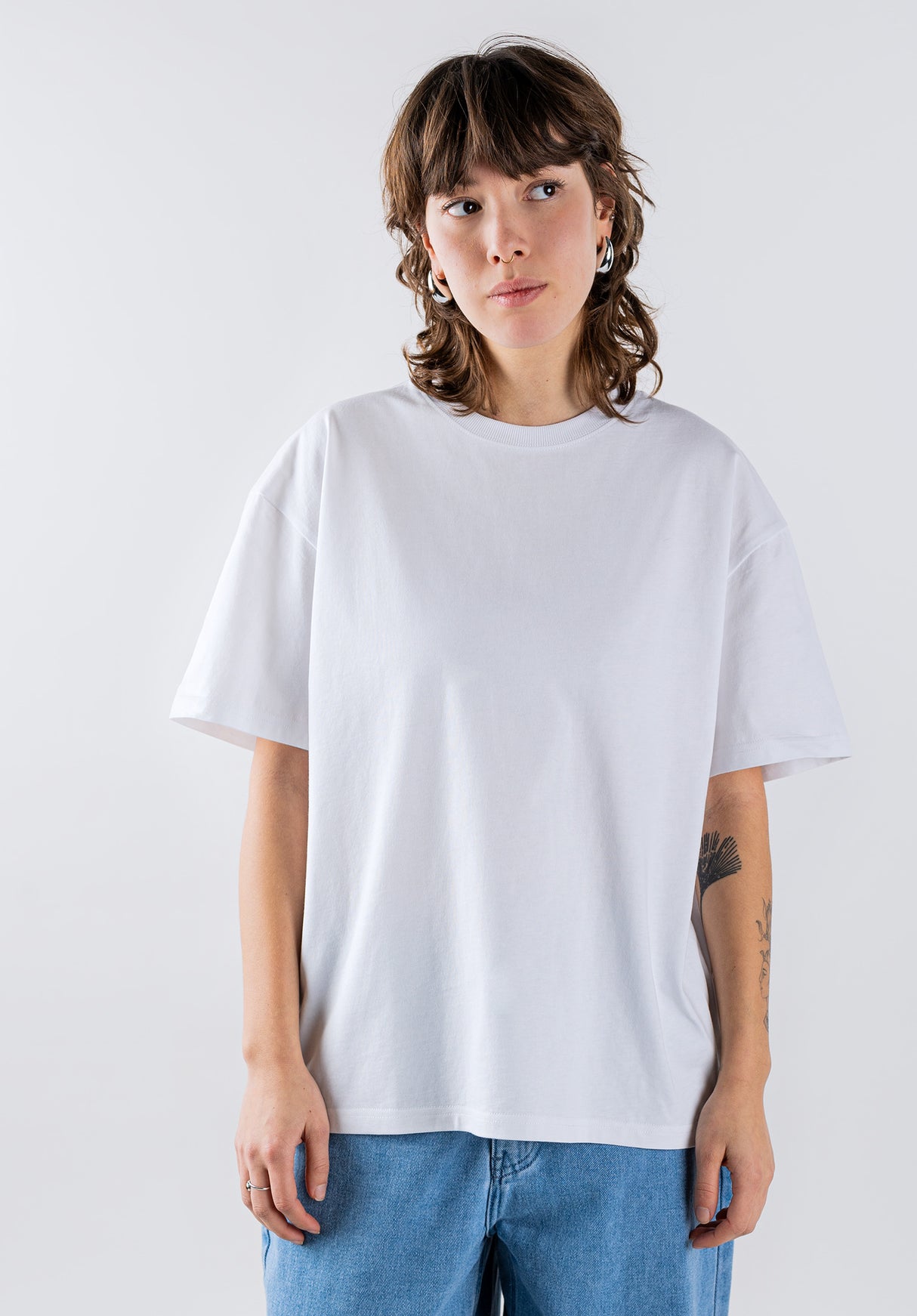 W Essential Tee white Close-Up1