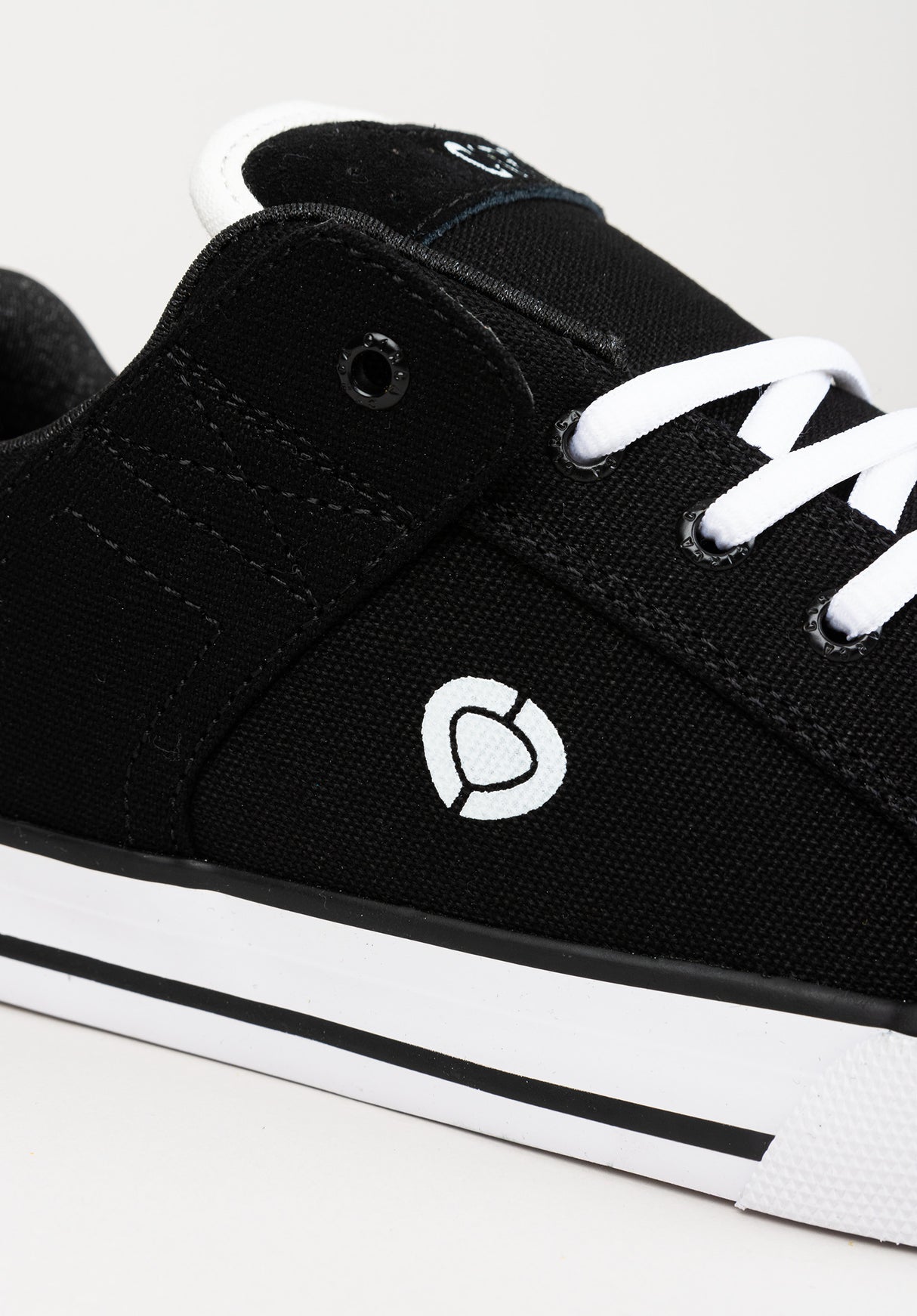 205 Vulc SE black-white Unteransicht