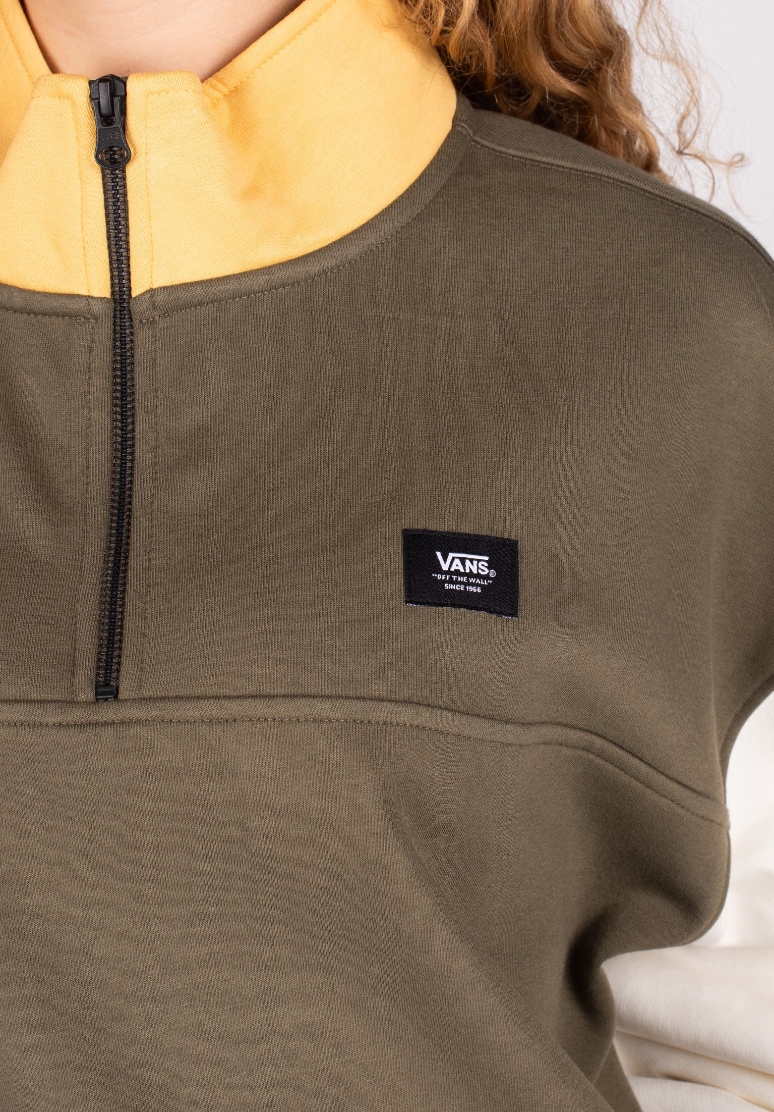 Colorblock Half Zip Mock Vans Sweatshirt in grapeleaf mochabisque fur c TITUS
