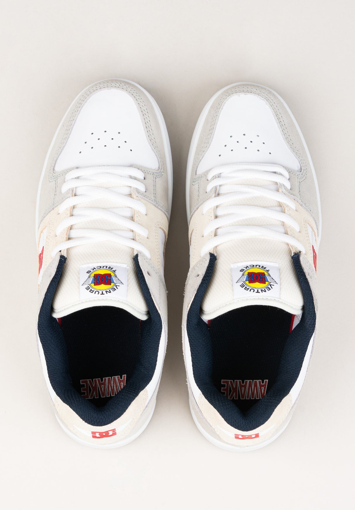 x Venture Manteca white Close-Up2
