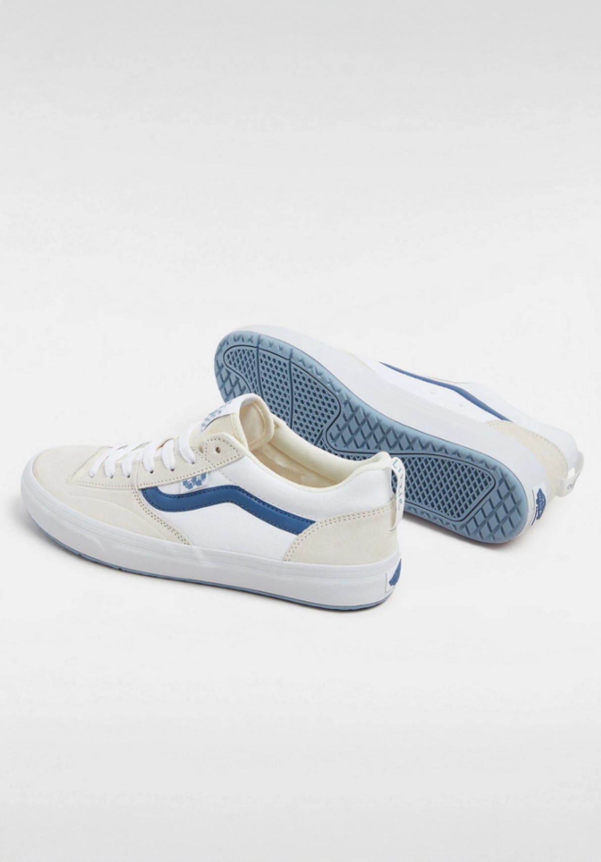 Skate Lizzie Low white-lightblue Closeup1