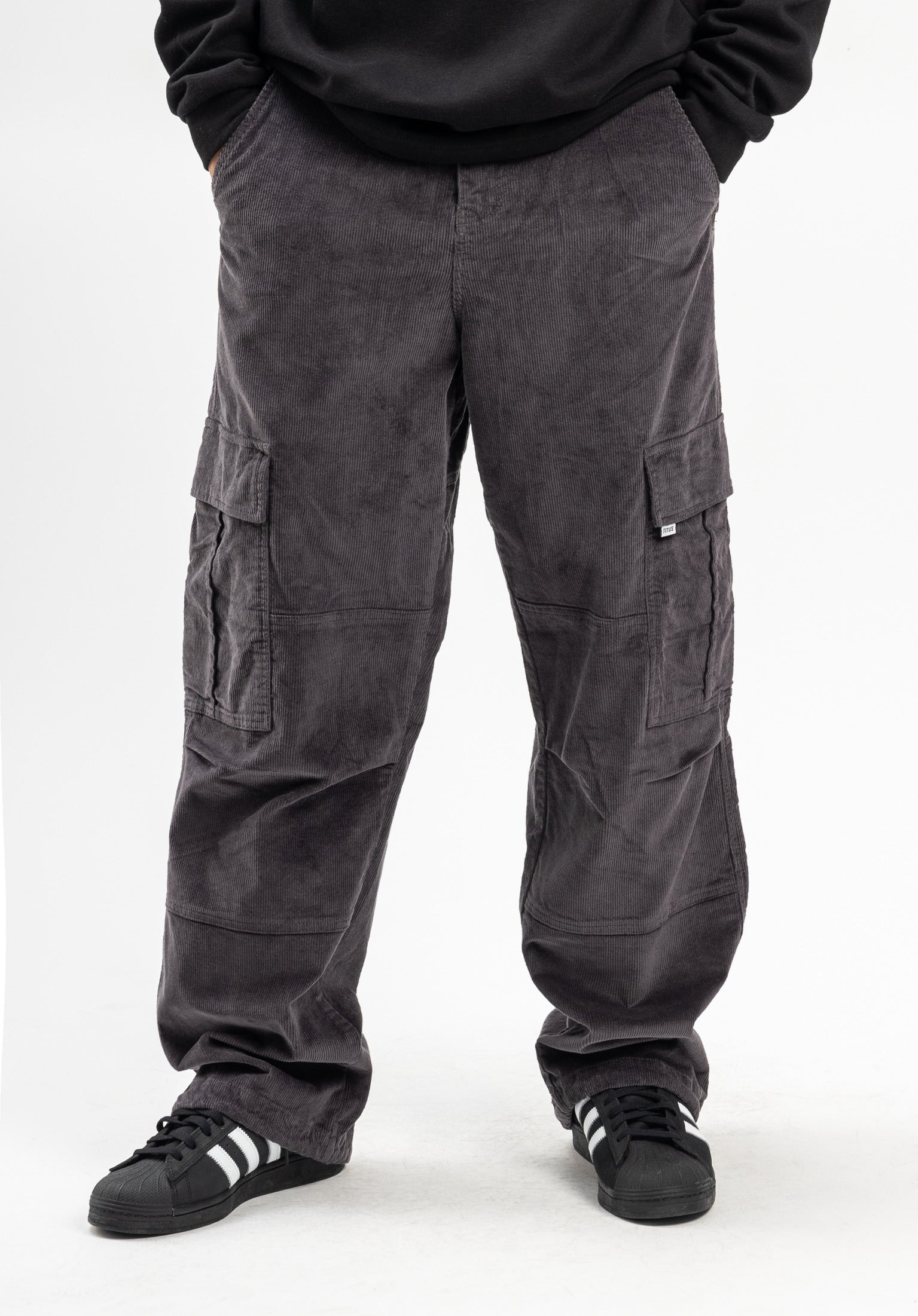 The Cordo TITUS Cargohose in darkgrey-cord für Herren