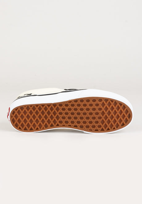UY Classic Slip-On checkerboard black-white Close-Up1