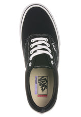 Skate Era black-white Close-Up2